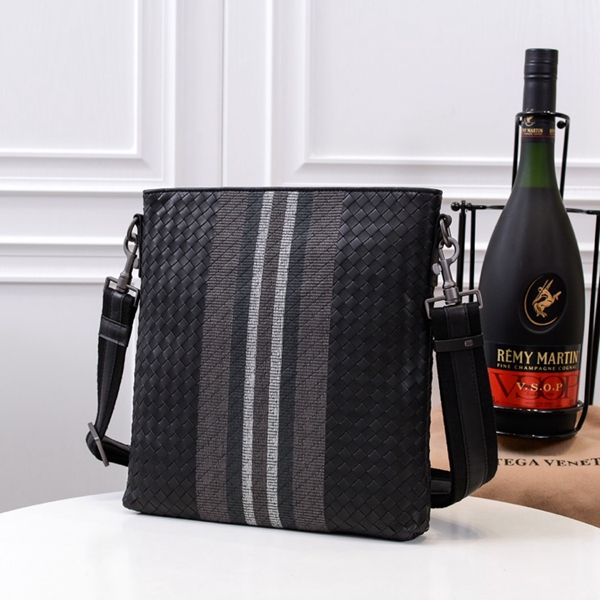 ボッテガヴェネタバッグ背面デザイン